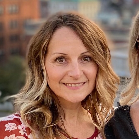 Meet your Posher, Lisa - Picture 1 of 8